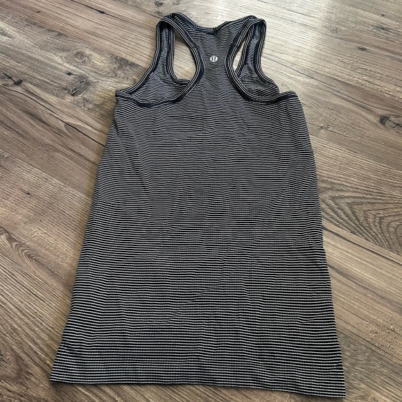 Lululemon Swiftly Tech Racerback size 2 - Picture 5 of 5